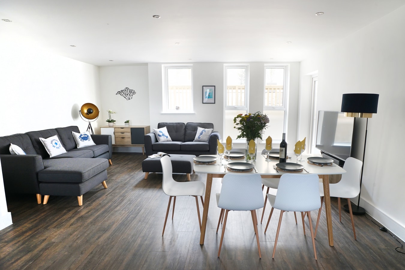 11 Breakwater interior